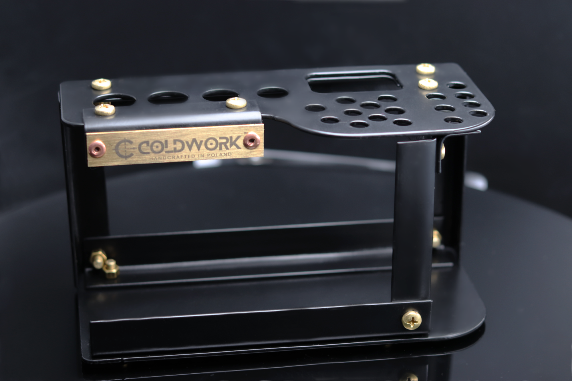 CW-002 — wersja czarna