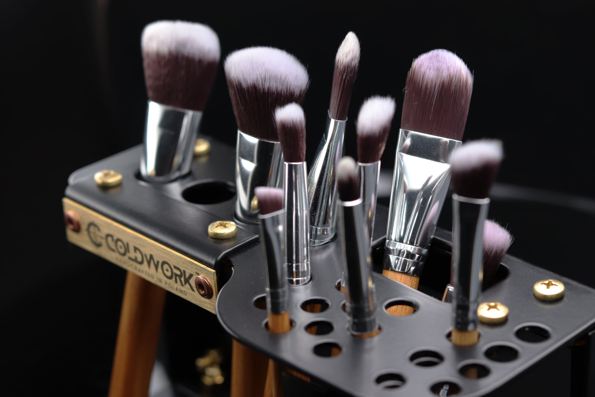 CW-002 — detal tabliczki